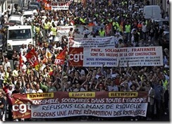 2010-05-27T171149Z_01_APAE64Q1BRR00_RTROPTP_2_OFRTP-FRANCE-MANIFESTATION-RETRAITE-20100527